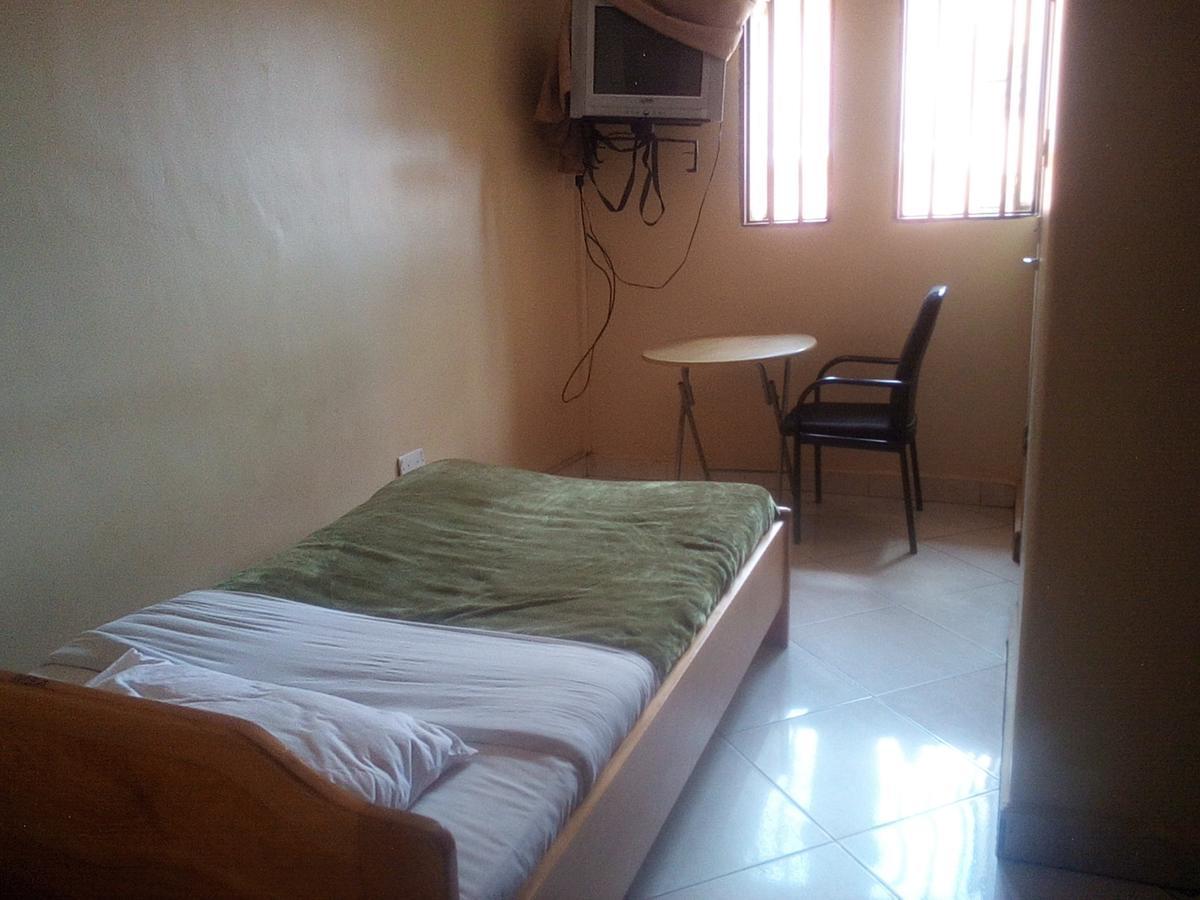 Mamba Hotel Kampala Esterno foto