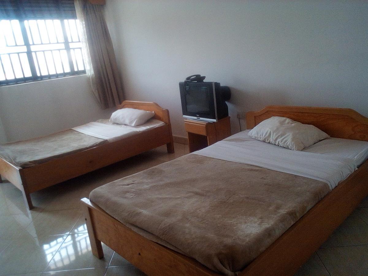 Mamba Hotel Kampala Esterno foto